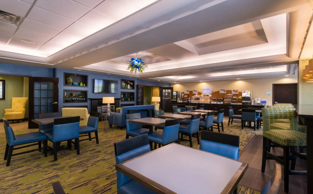 Holiday Inn Express and Suites Dickson City by IHG