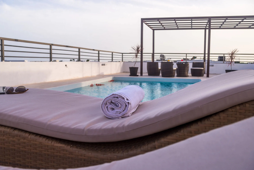 Las Perlas Condo