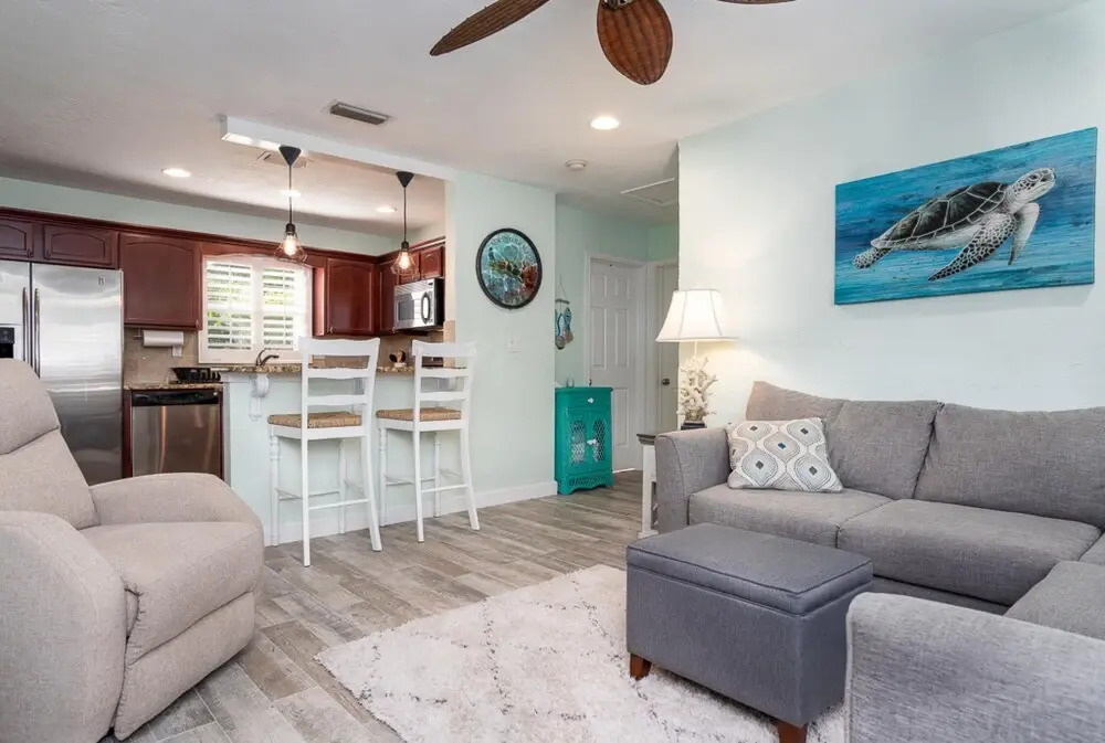 Turtle s Nest Pool Home Hot Tub Walking Distance to the Beach - 821 E 11th