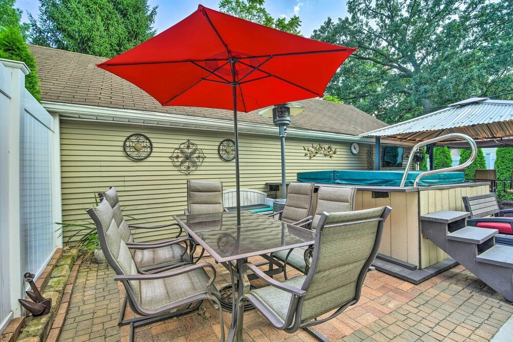 Pet-friendly Taylor Home w/ Backyard Oasis!