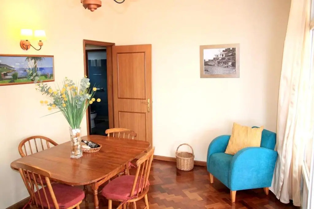 One bedroom bungalow with sea view enclosed garden and wifi at Funchal 1 km away from the beach