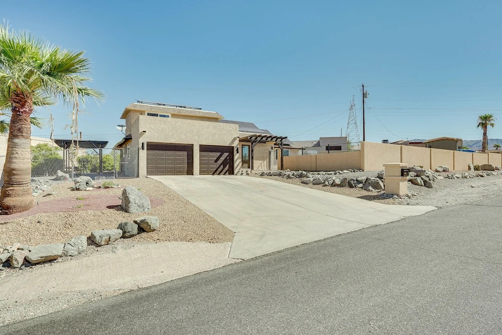 Furnished Patio + Pool: Lake Havasu City Getaway!