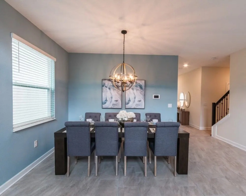 Beautiful And Spacious 5 Bed Pool Home 5 Bedroom Home by RedAwning