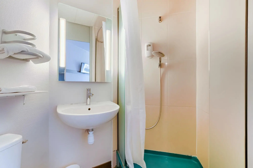 B&B HOTEL Aix-en-Provence Pont de lArc