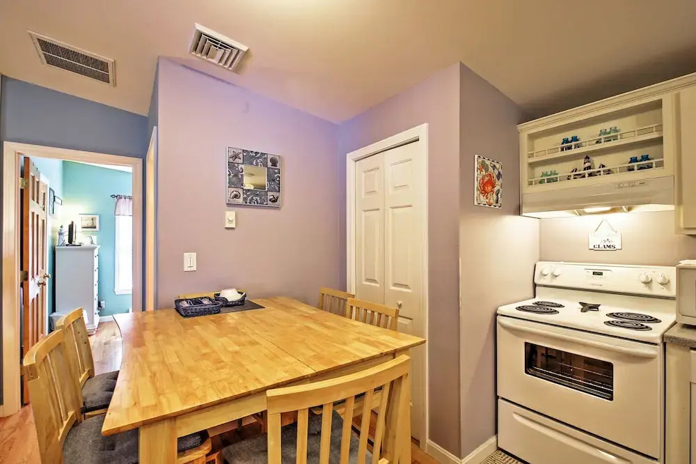 Wells Beach Cottage w/ Pool Access ~ 1 Mi to Coast