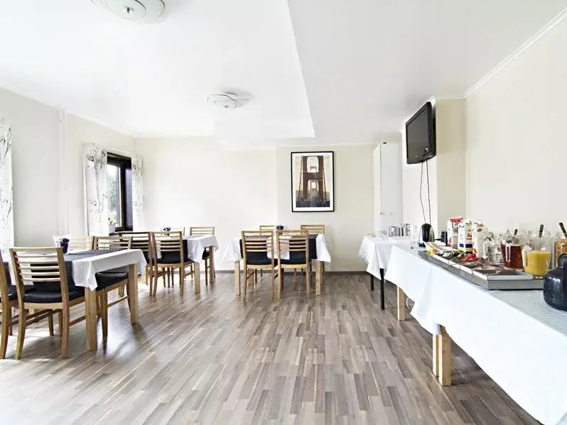 Hotel & Vandrarhem 10 - Hostel
