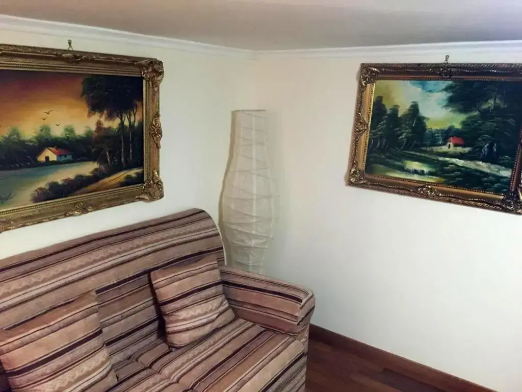 Rhona's Apartment