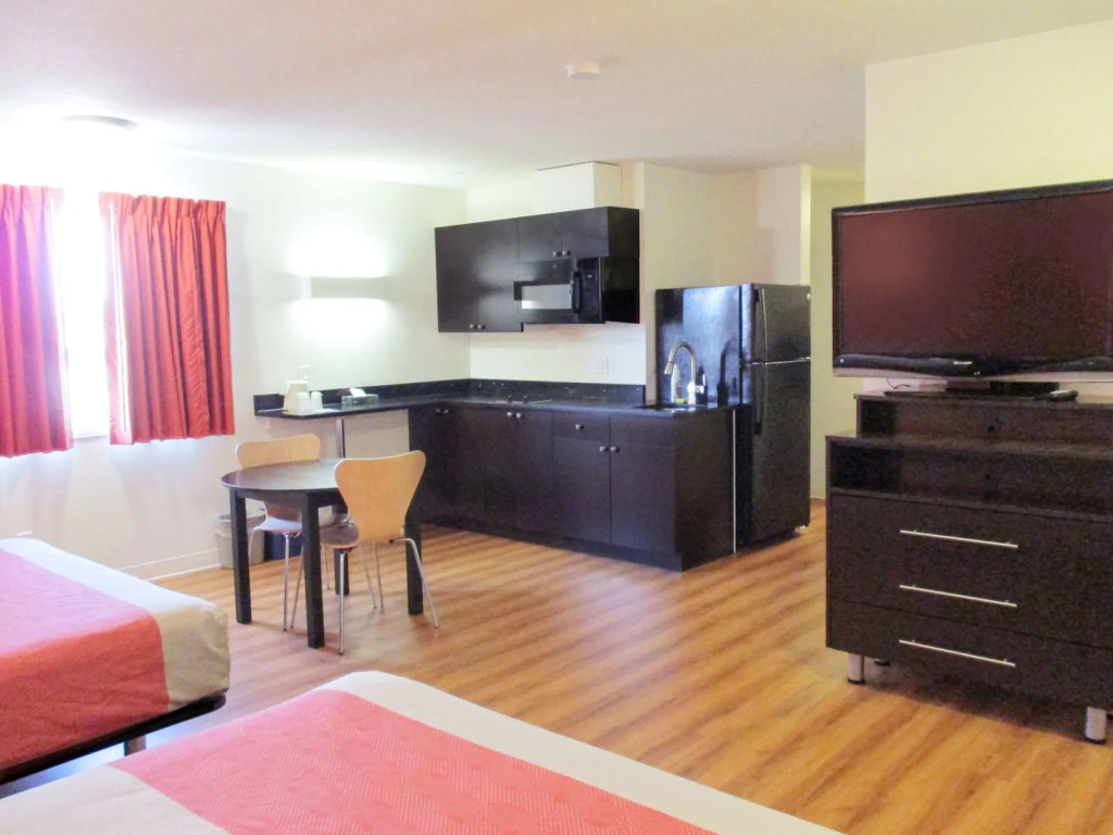 Joys Inn Innisfail, AB