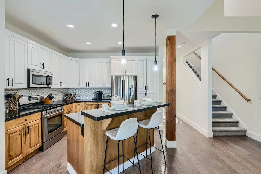 Ski Bunny Hideaway! Park City Escape! 3 Bedroom Townhouse by RedAwning