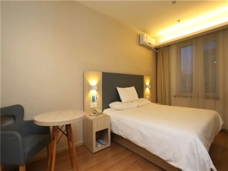 YiJu Hotel (Kaiyuan Jiefang Road)