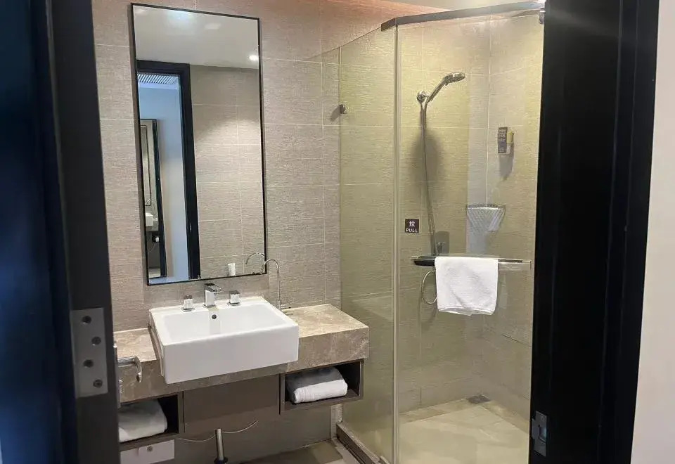 Hangzhou Qingchao Boutique Hotel (Hangfa Factory Metro Station Yinlong Department Store)