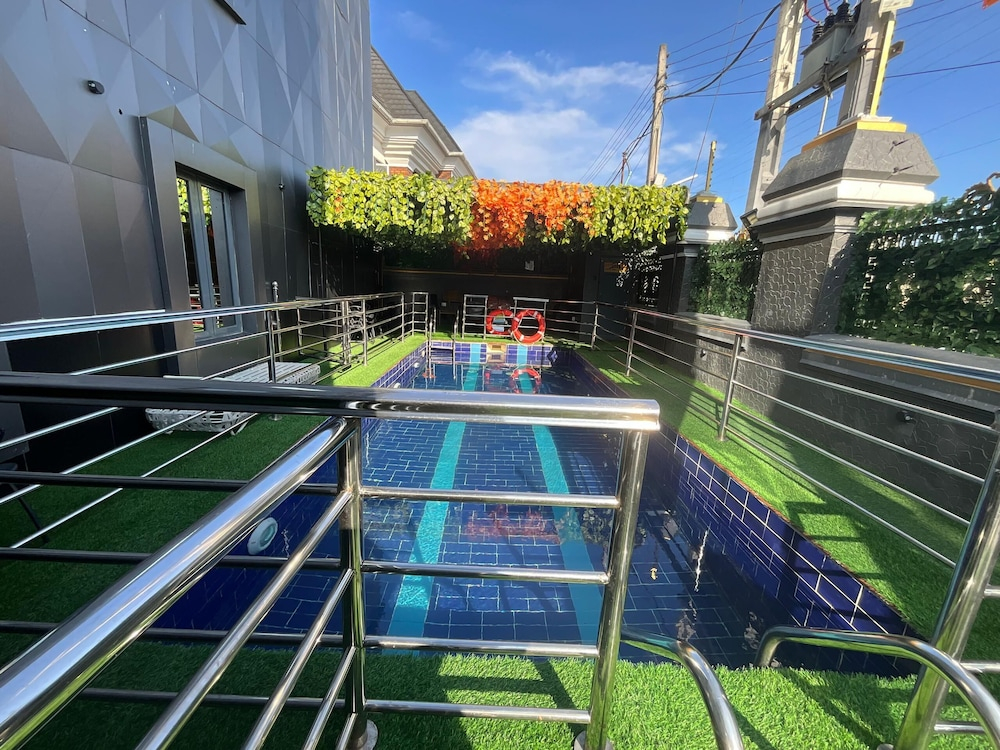 Livingstone Luxury Apartment