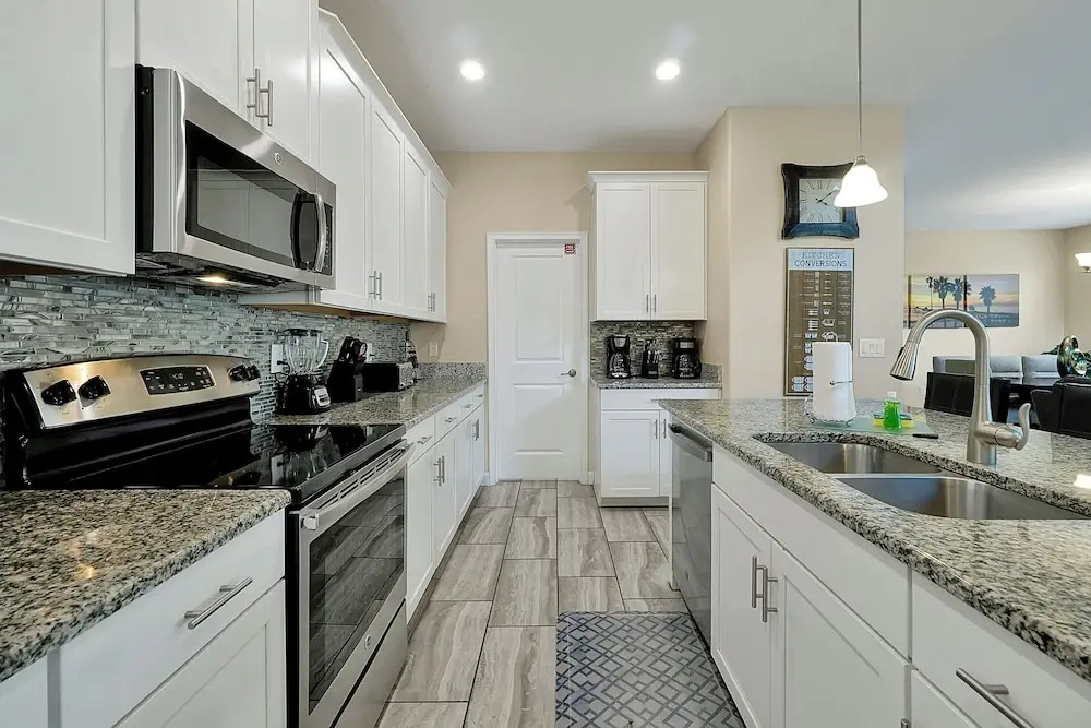 5424 Solterra Circle, Davenport,5beds
