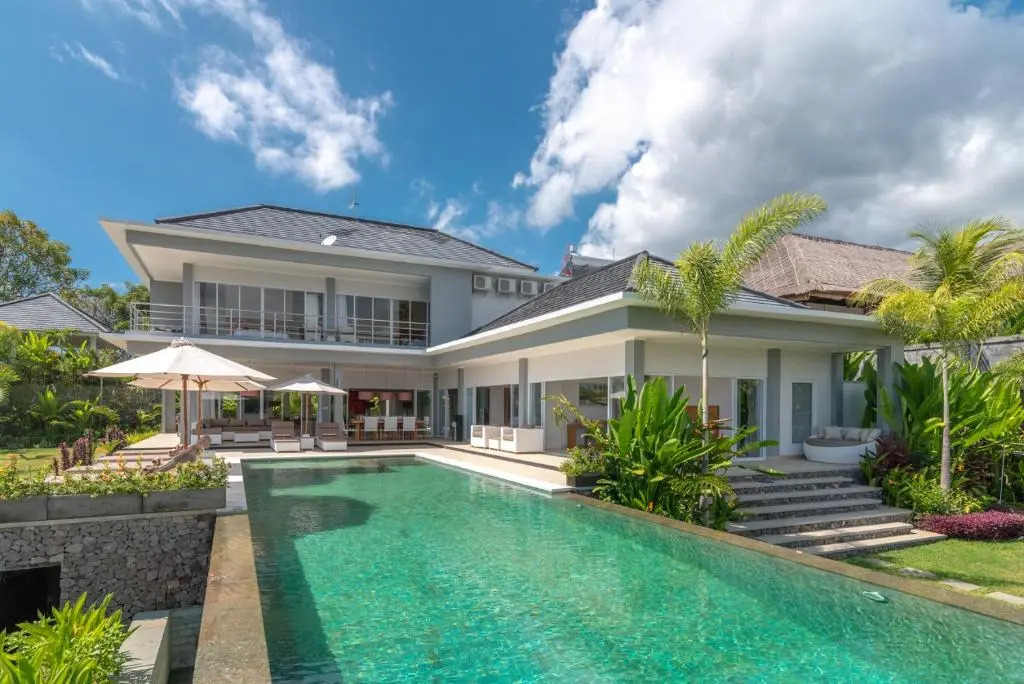 Villa IzaJay