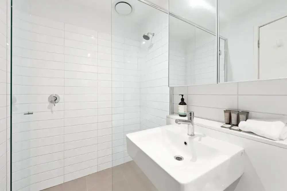 Sleek South Yarra 2-bed With Alfresco Dining