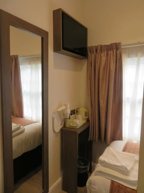 Glendale Hyde Park Hotel