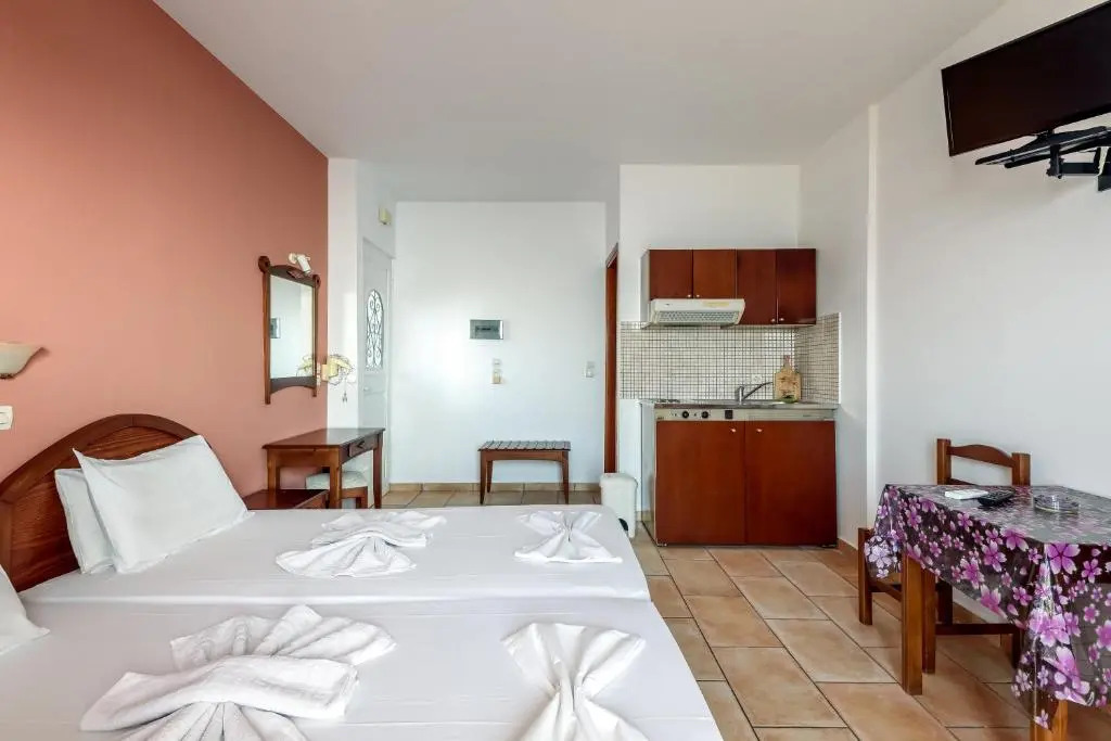 Studio5 30 metres from THE Sea 'NEW LISTING'