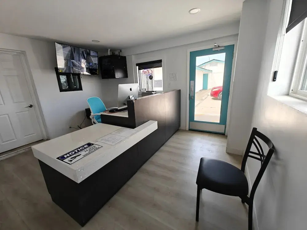 Casa Blanca Inn and Suites