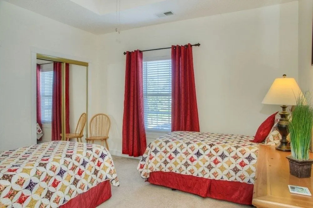 Magnolia North 305 4879 3 Br condo by RedAwning
