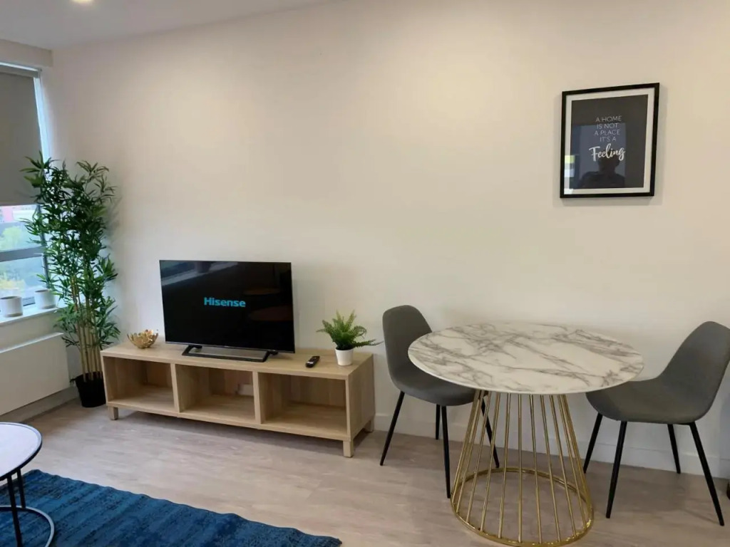 Bracknell - A Spectacular Dual Aspect 1 Bedroom Flat