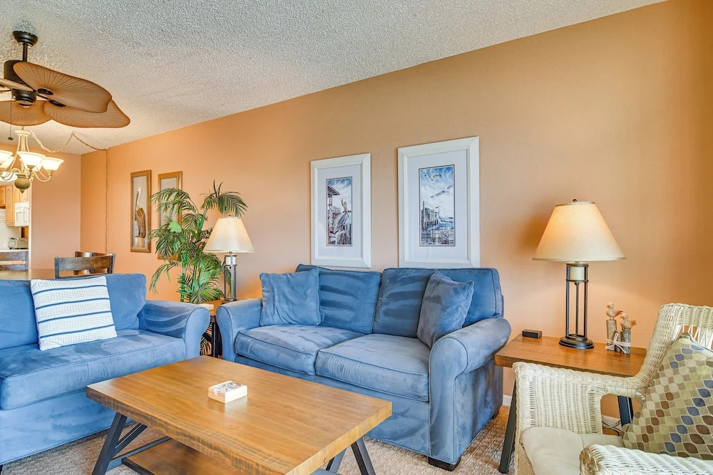Waterfront Condo w/ Patio & Pool on Madeira Beach!