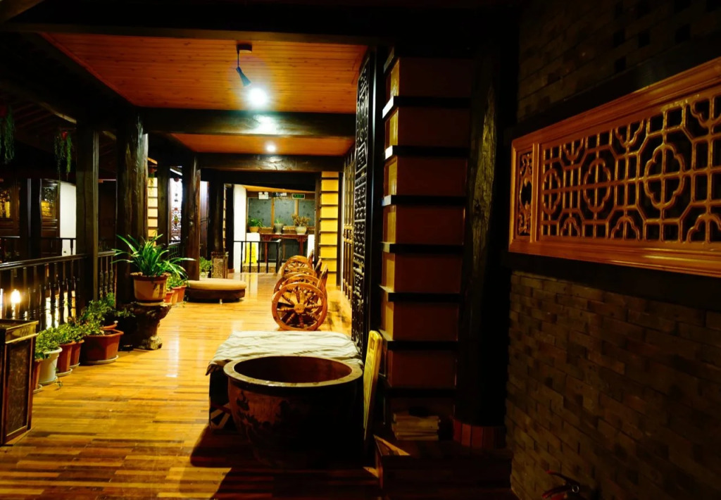 Lijiang Wangjia Courtyard Inn