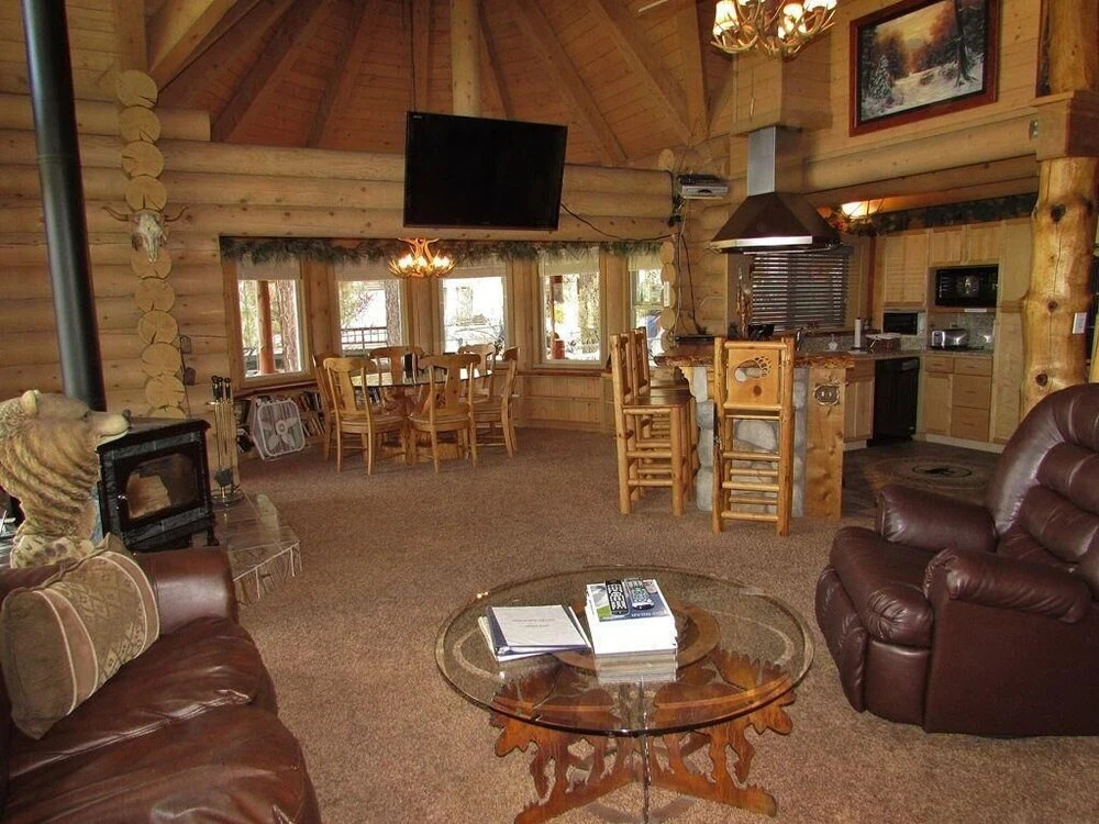080 - Moonshadows Log Cabin