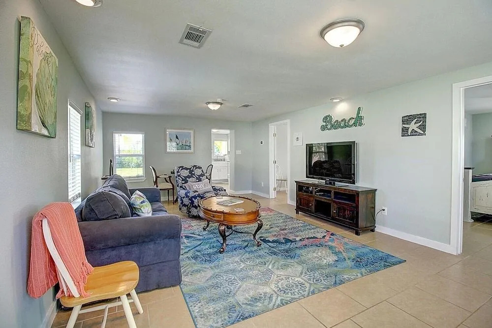Sunfish Harbor 2 Bedroom Cottage by Redawning
