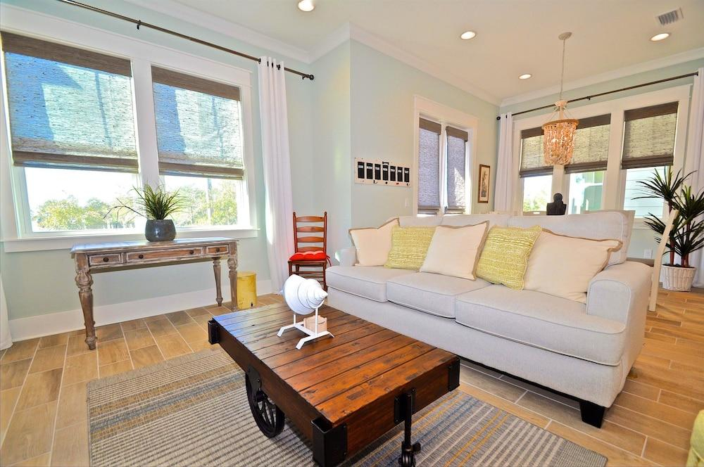 Time to Chill 3 Bedroom Condo By Coastal Dreamin