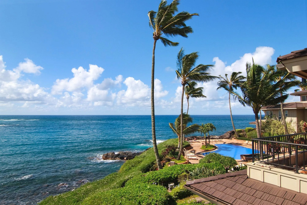 Whalers Cove Oceanfront Resort