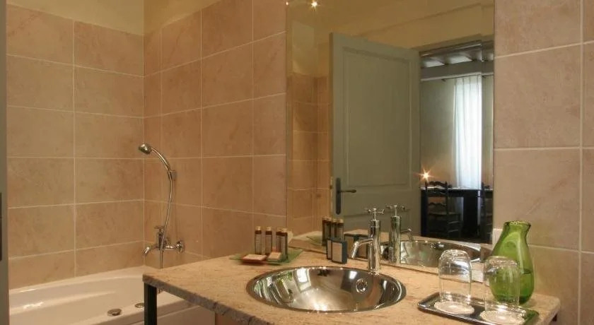 Hostellerie et la parenthese uzes