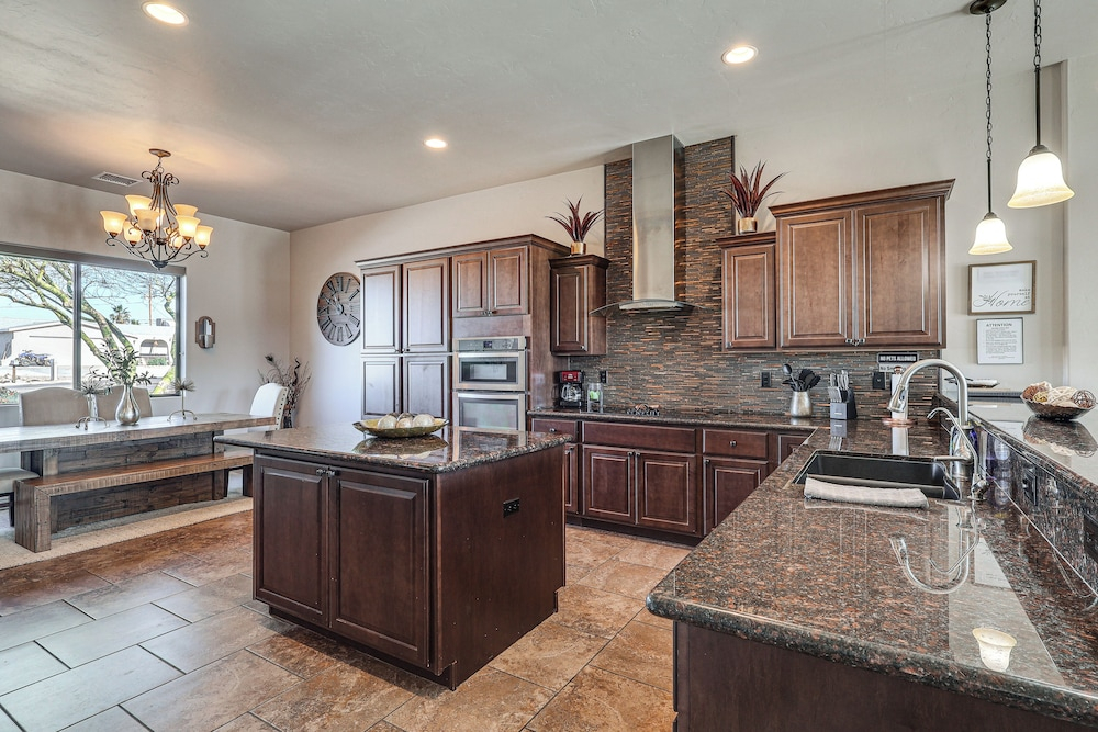 Pool & Hot Tub: Luxe Lake Havasu Home