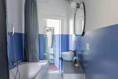 Iflat Sunny And Colorful Esquilino Apartment