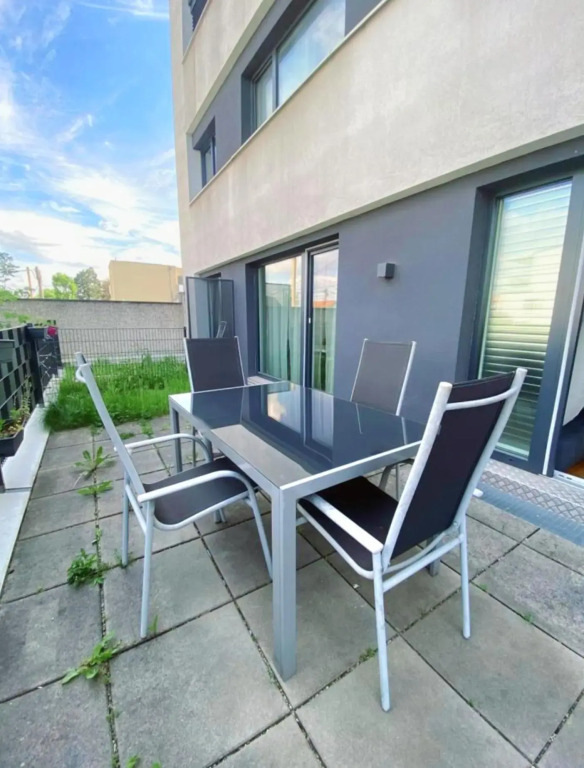 Near Lake Spacious & Furnished Beautiful Apartment