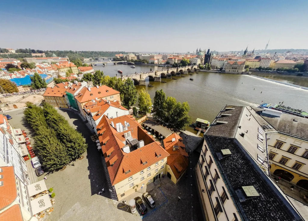 Archibald At the Charles Bridge