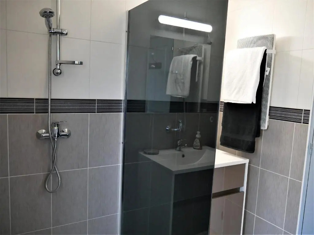 Maison cosy à Sully-sur-Loire, 5 chambres, terrasse, parking, draps et chauffage inclus - FR-1-590-220