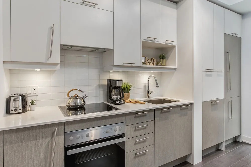 QuickStay - Classy & Rustic Downtown Condo