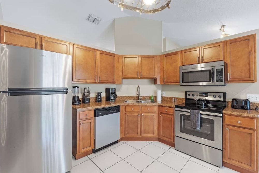 820 Briargrove Ave, Davenport, 4bed