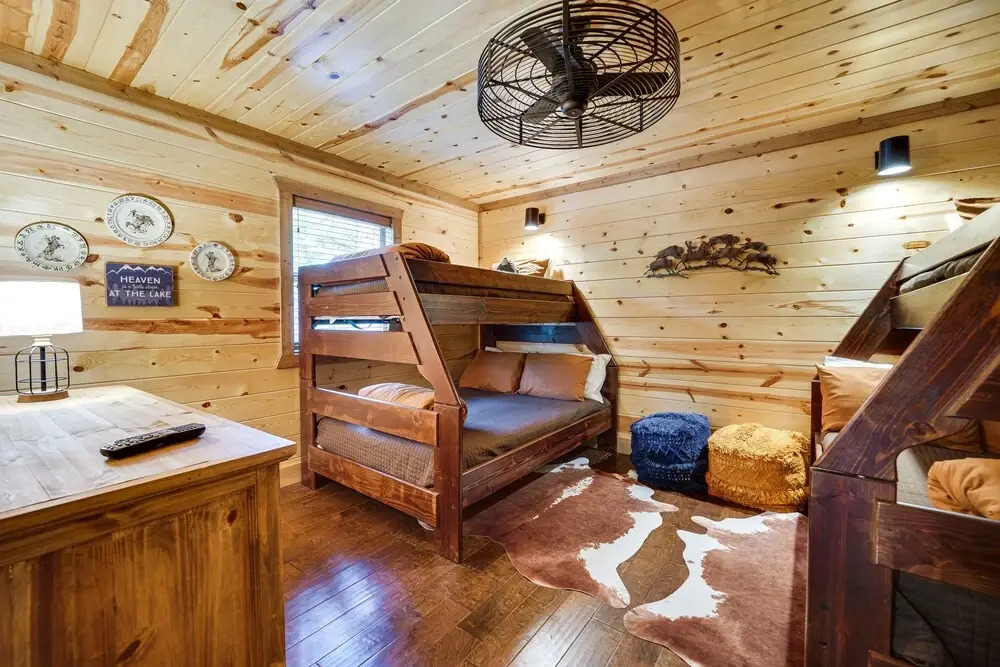 Hot Tub & Fire Pit at Broken Bow Cabin!