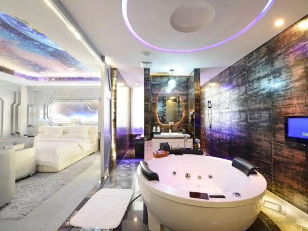 Vienna International Hotel (Nanning Jinhu Square Langxi Metro Station Branch)