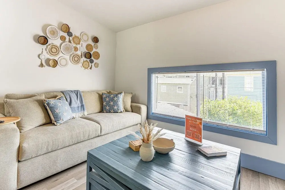 < 1/2 Mi to The Strand: Historic Galveston Apt!