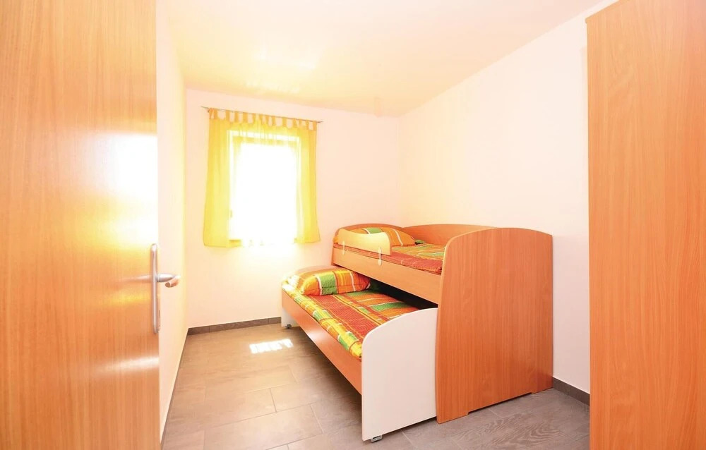 Nice Apartment in Zdrelac With Wifi, 2 Bedrooms and Outdoor Swimming Pool