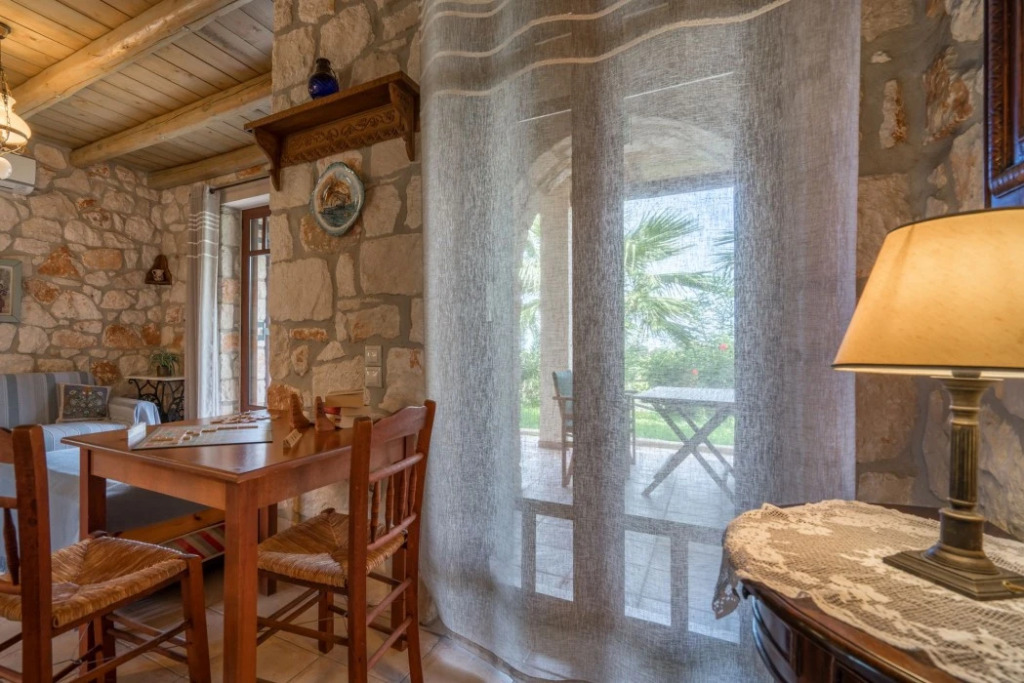 Myrties stone houses - Ta Petrina