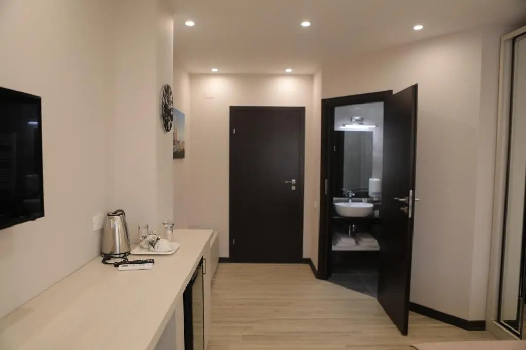 4Room Hotel