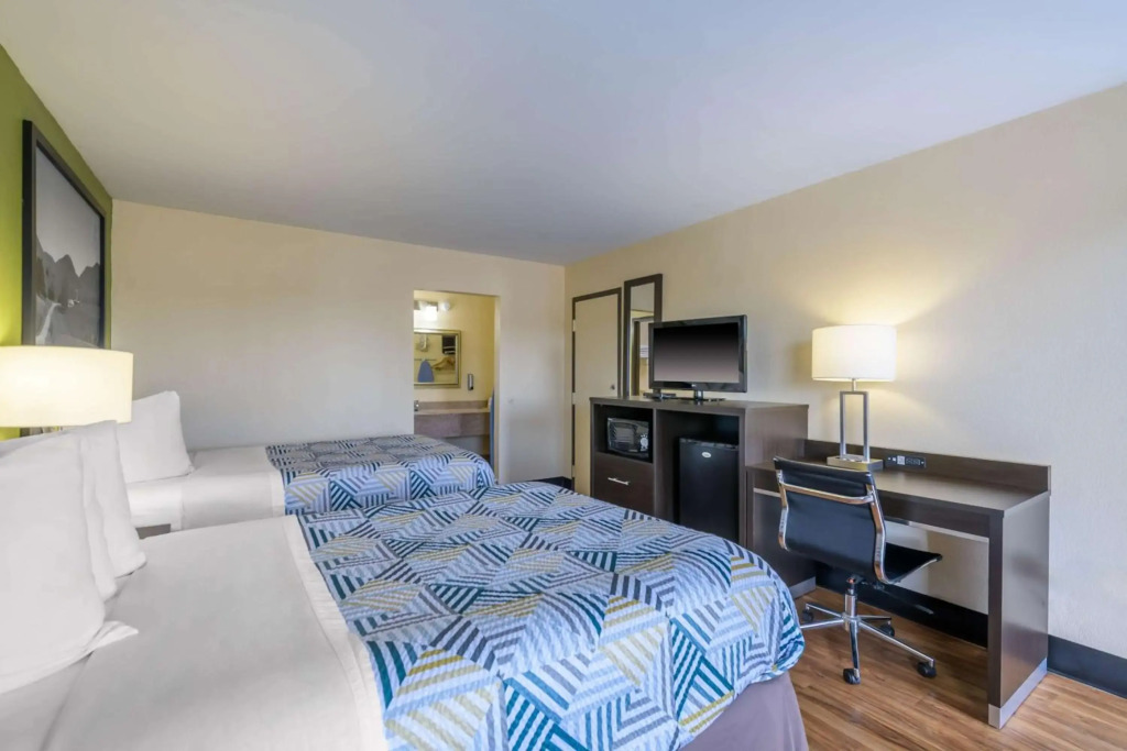 Motel 6 Forsyth, GA Tift College