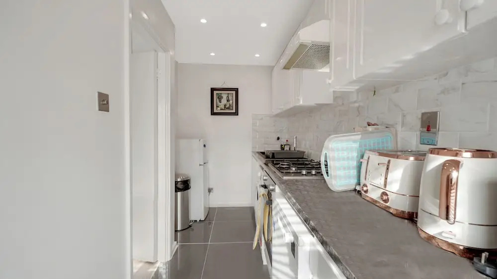 London - Flat - Garden Access - Sleeps 3 - Parking