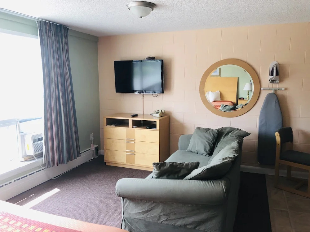 Perth Plaza Inn & Suites