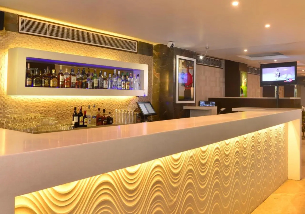Hotel Le Roi Near New Delhi Railway Station