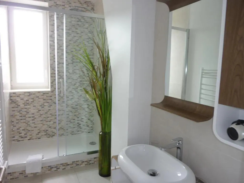 Brest Suite Home