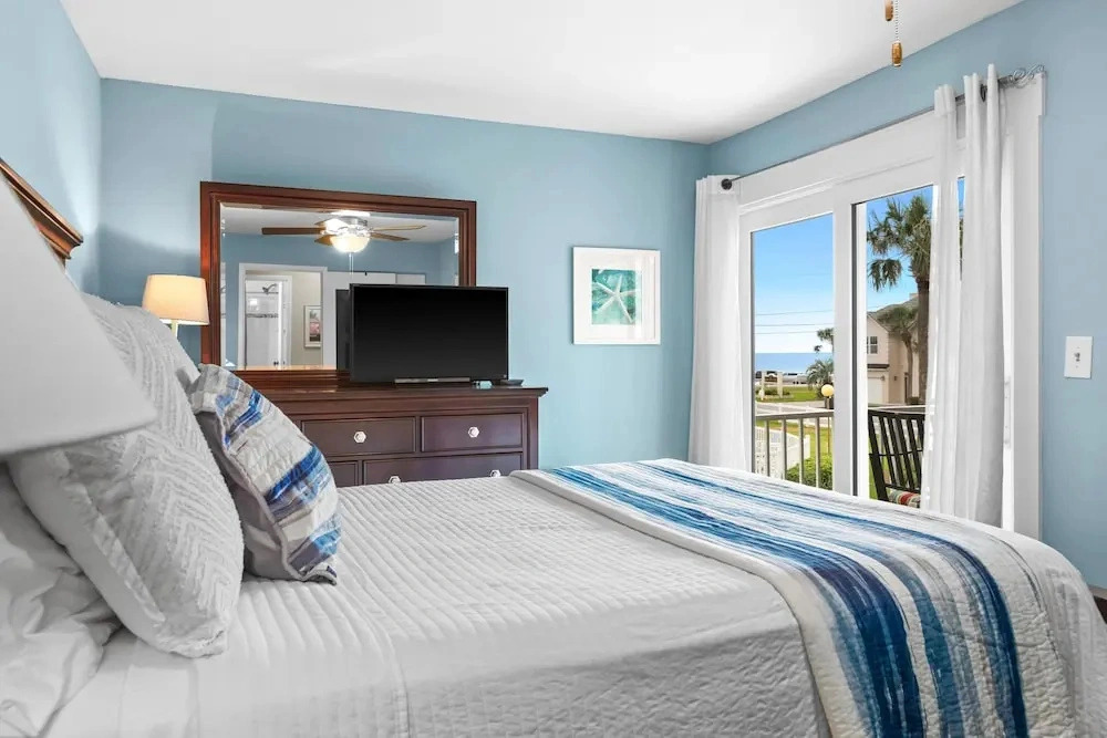 Tradewinds Condominium #25